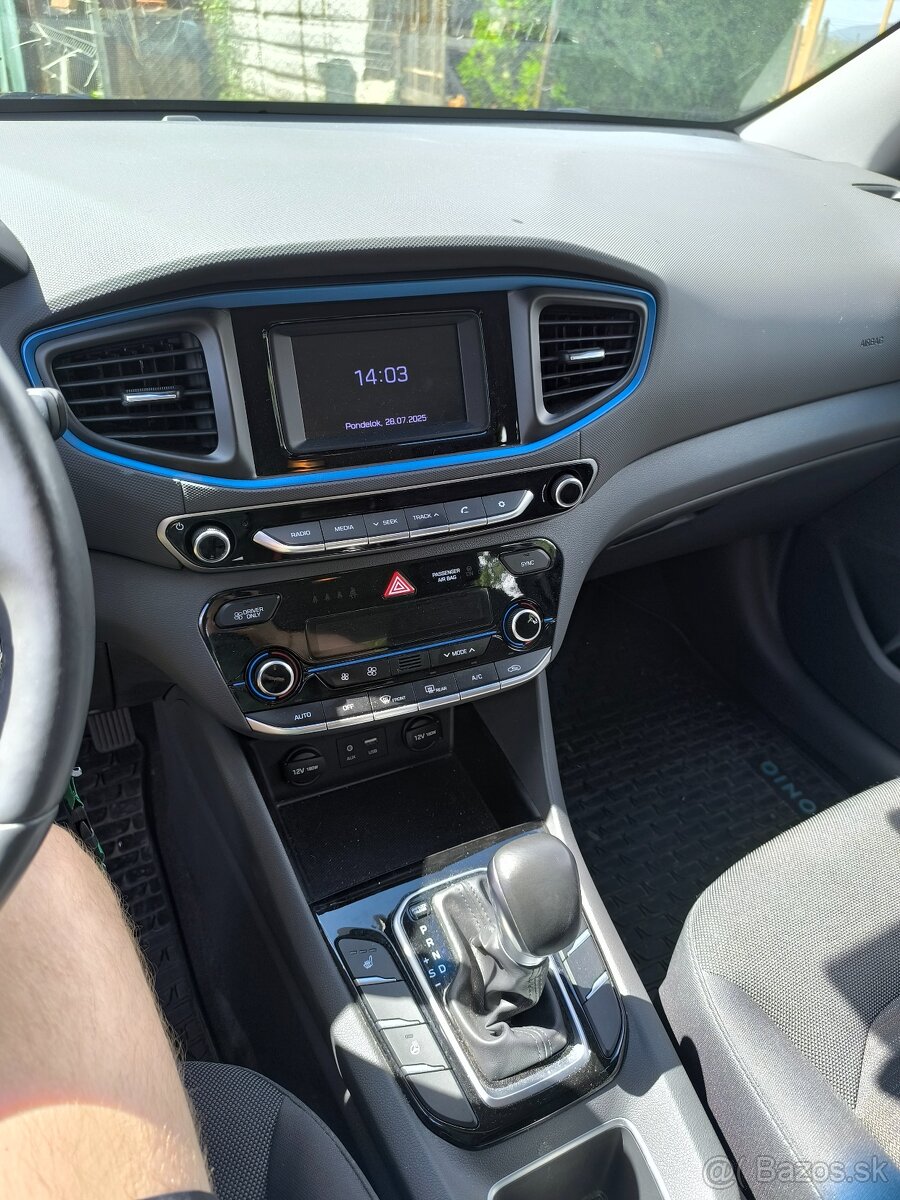 Hyundai IONIQ hybrid - 12