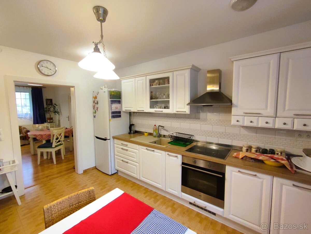 Ponúkame na predaj rodinný dom v obci Hrádok - 12