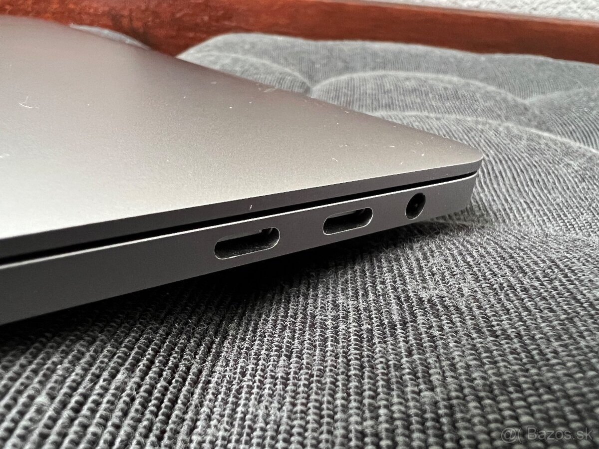 MacBook Pro 15" 2018, i7, 16GB RAM, 512 GB SSD v TOP stave - 12