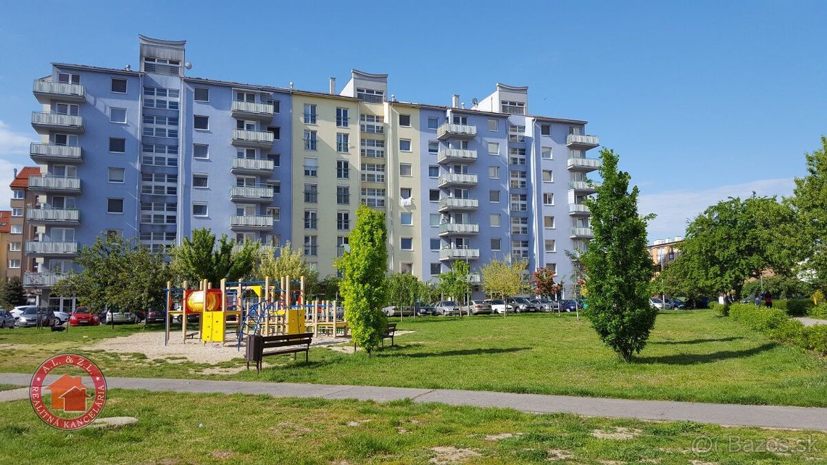 52 m2 OBCHODNÝ PRIESTOR V SENCI - CENTRUM, TURECKÁ UL. - 12