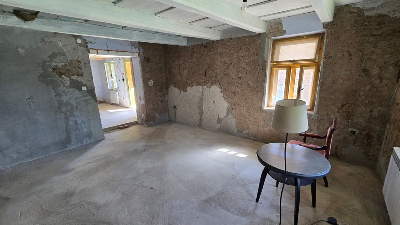 Dve chalupy v malebnej obci Devičany s pozemkom 2979 m2 - 12