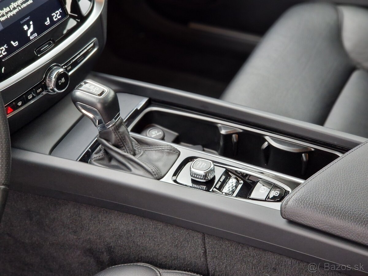 Volvo V60 D4 Momentum AWD A/T - 12