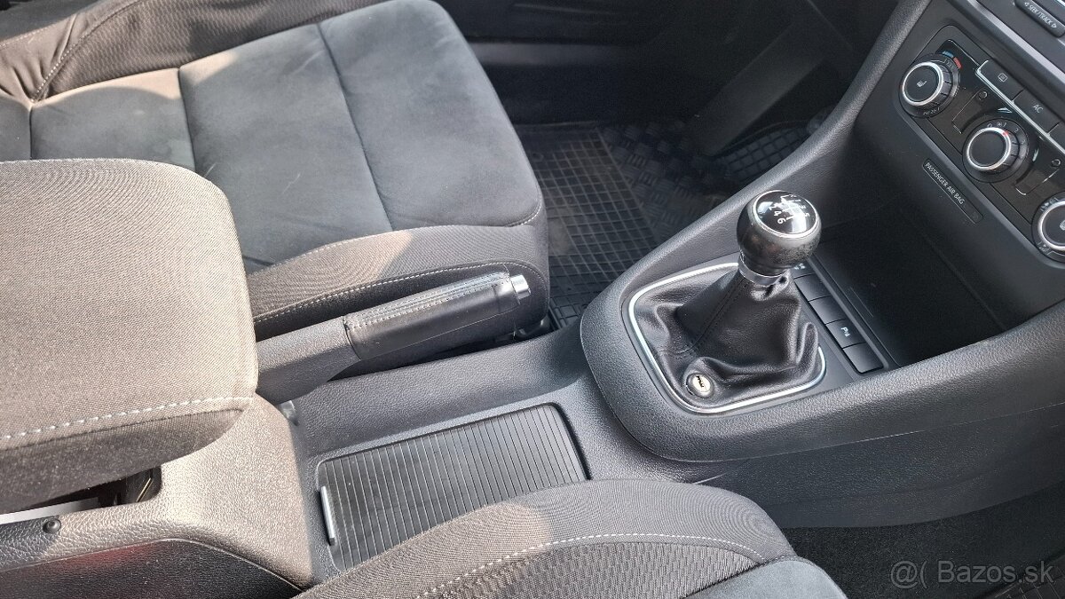 VW Golf 1.4 TSI 122k Highline 6 st. manuál - 12