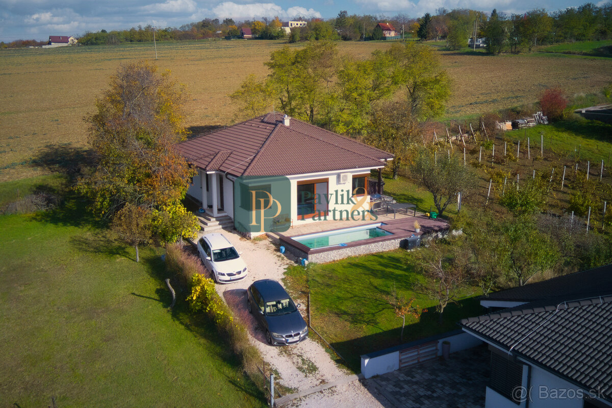 Predaj krásny zariadený 4 izbový rodinný dom, bazén, 760m2 p - 12