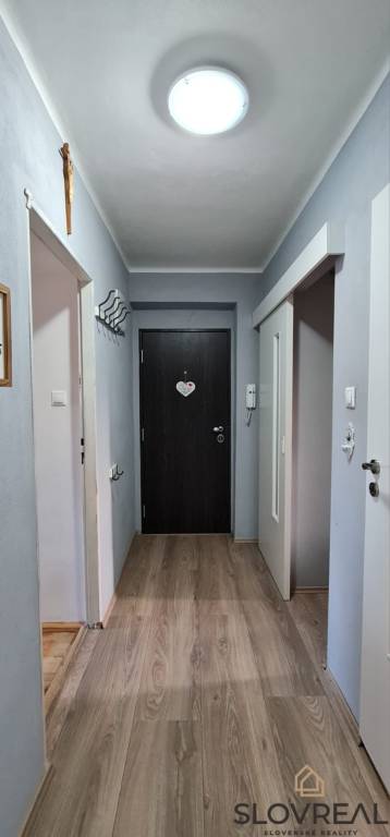 SLOVREAL na prenájom kompletne zrekonštruovaný 2,5i byt, Žia - 12