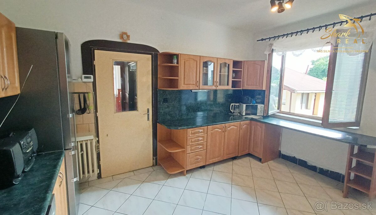 REZERVOVANÉ Rodinný dom s potenciálom neďaleko Zlatých Mora - 12