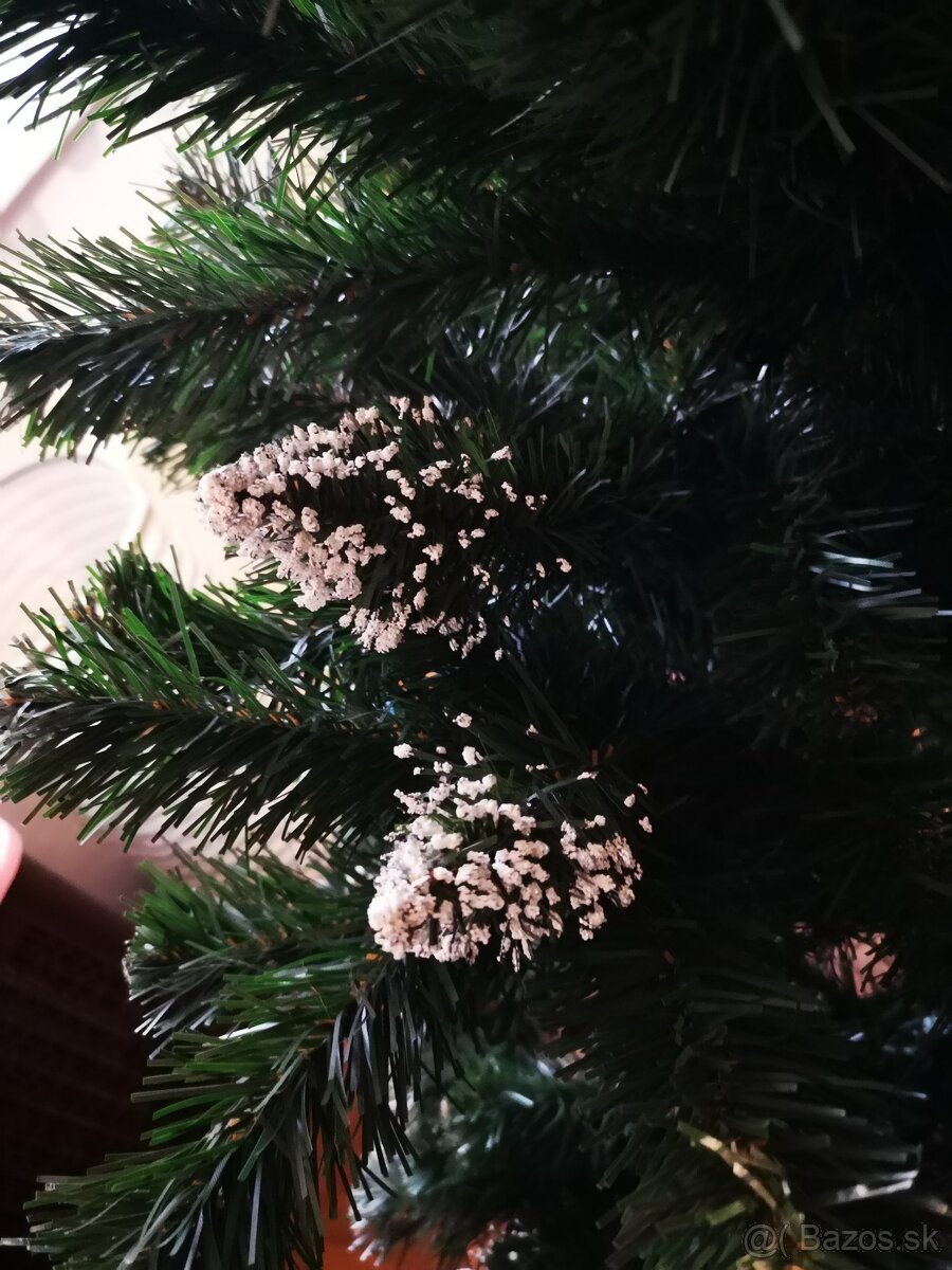 Umelý vianočný stromček - 12