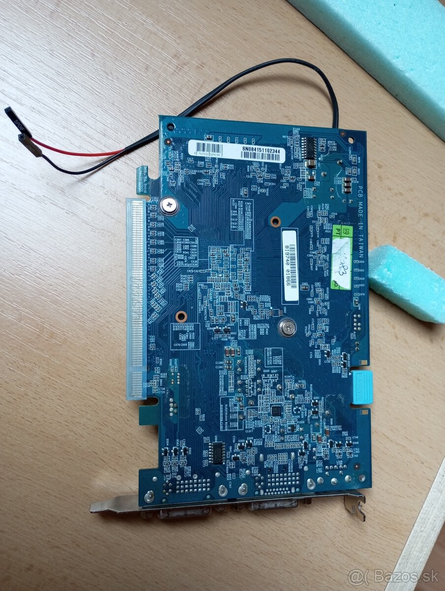 Grafické karty 2ks Asus,1ks gigabyte,1ks sapphire - 12