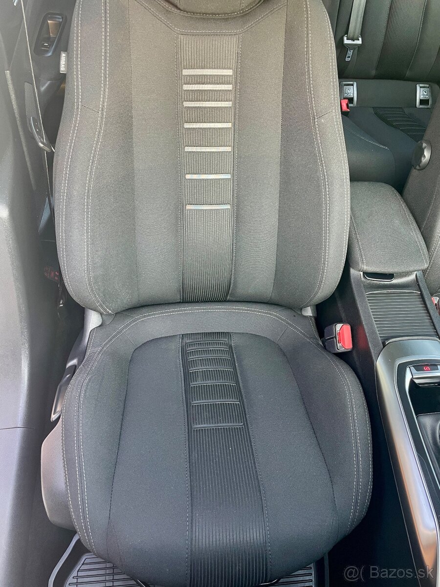 Peugeot 308 1.6 HDi - 12