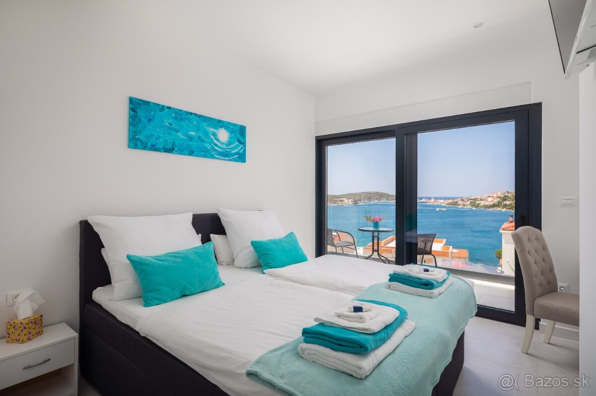 Chorvátsko, ROGOZNICA - Luxusná vila s nekonečným bazénom pr - 12