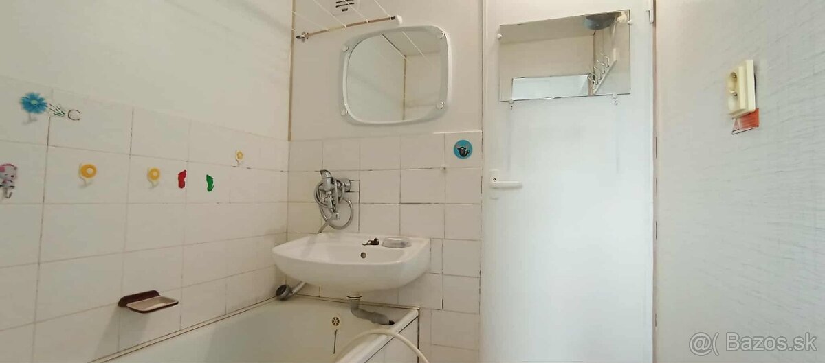 Výnimočný 3,5-izbový byt priamo v centre Lučenca – Námestie - 12