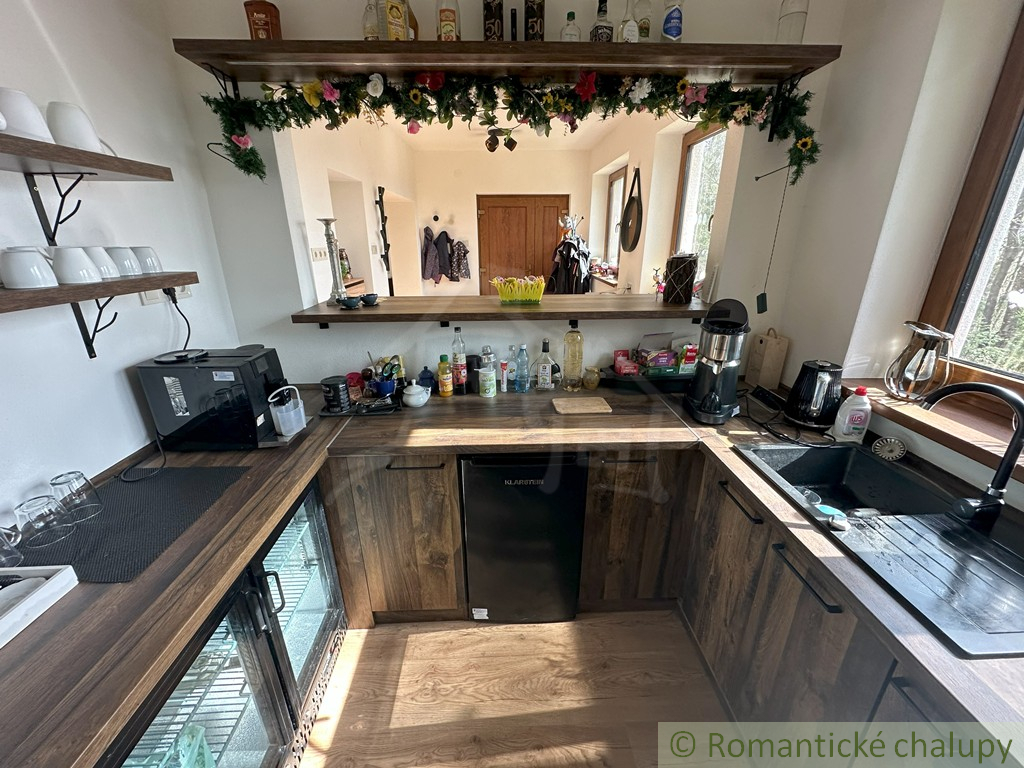 Exkluzívne: Veľká chata na peknom mieste Kokava-Línia. - 12