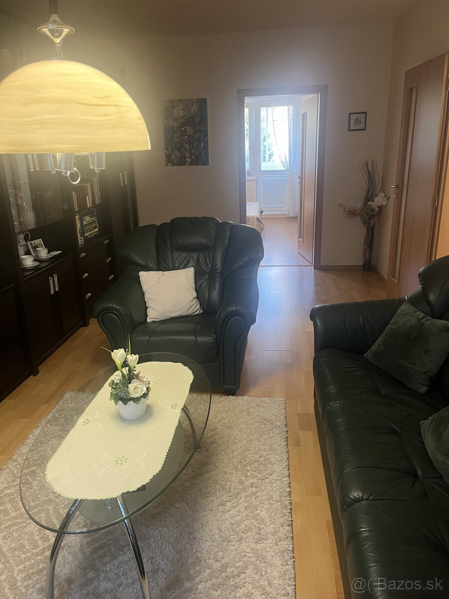 Váš nový domov čaká na vás – priestranný 3-izbový byt v Hume - 12