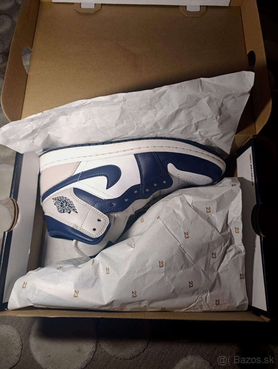 Nike Air Jordan 1 Mid - 12