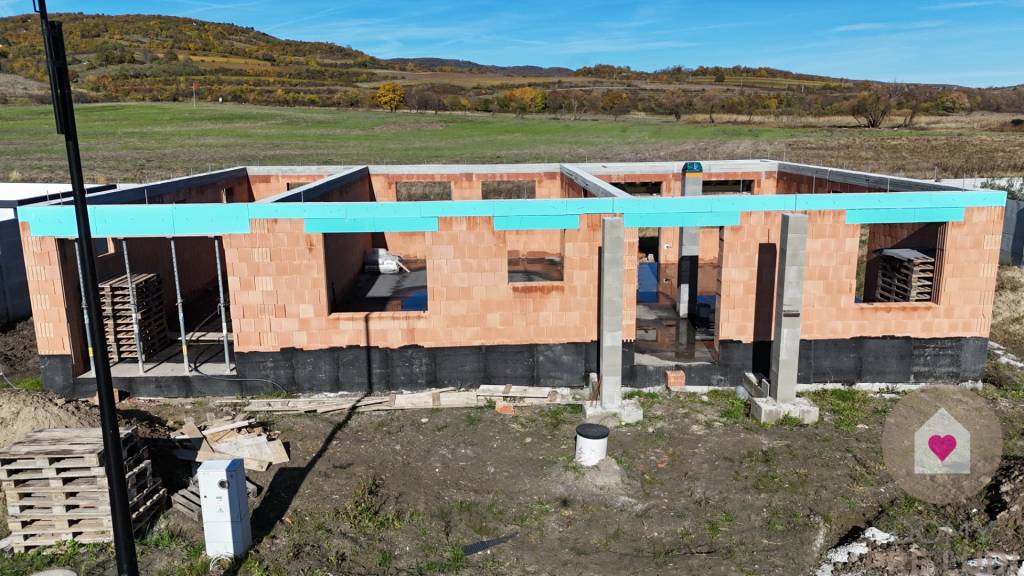 Samostatný rodinný dom s garážou na pozemku 600m2 - Vinosady - 12