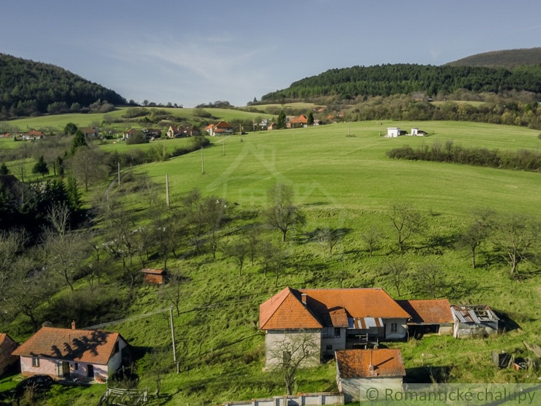 Dom na výnimočnom pozemku o rozlohe 15975m2 s prekrásnym v - 12