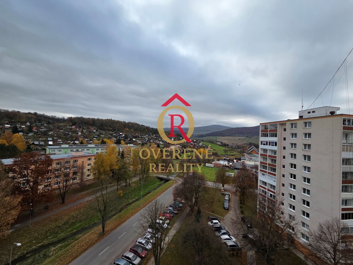 Na predaj veľký 3 izbový byt s komorou a 4 lodžiami v centre - 12