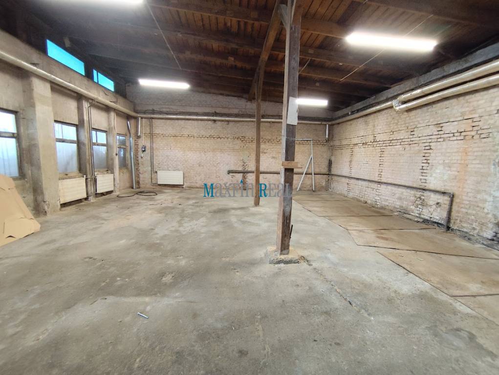 Kancelárie + sklad v centre Nitry s parkovaním - 12