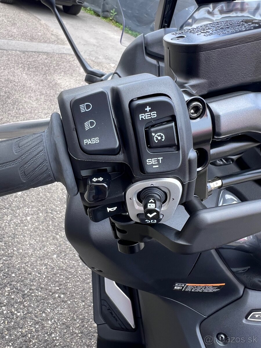 Yamaha TMAX 560 Tech MAX - 12