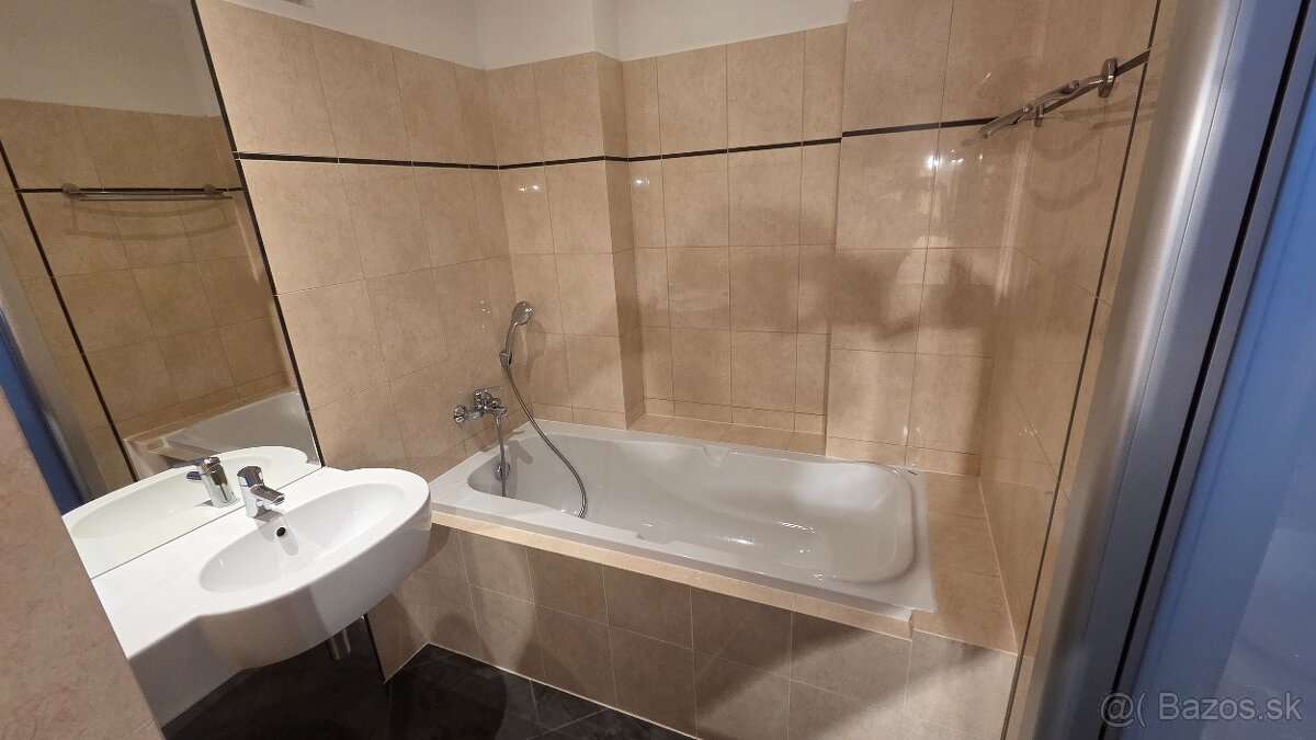 Prenájom 3izb.bytu na SNP - 12