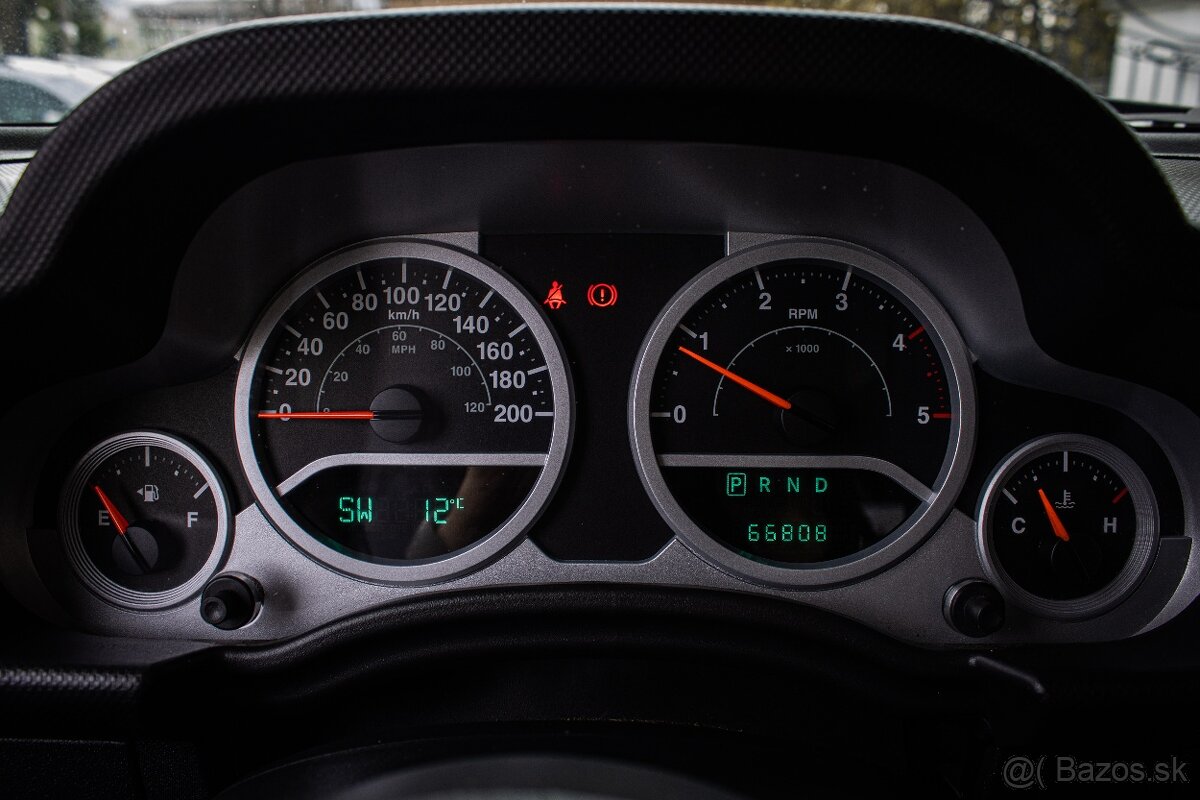 Jeep Wrangler 2.8 CRD Unlimited, 1.majiteľ, SK-auto, nelak - 12