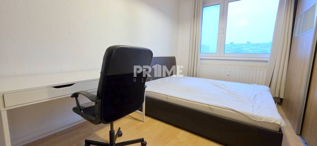 PEKNÝ 3i BYT, 3 X SAMOSTATNÁ IZBA, LOGGIA, Ševčenkova ulica, - 12