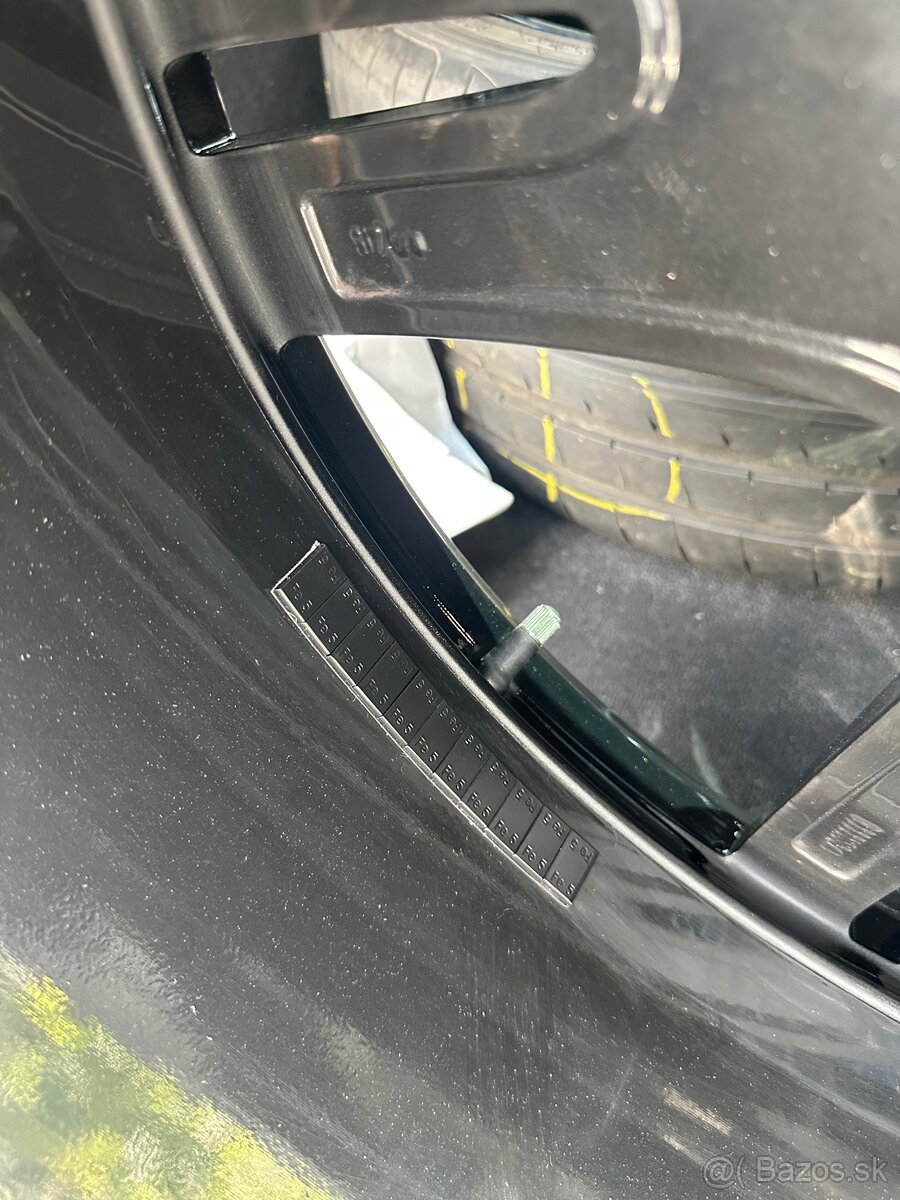 Čierne komplety Volvo R22 R-Design - 12