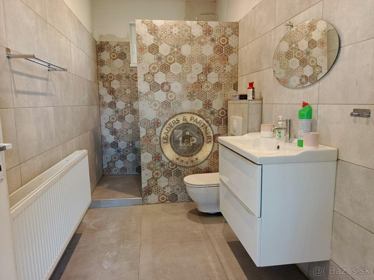 Priestranný 6 - izbový rodinný dom vo Veľkých Ripňanoch - 12
