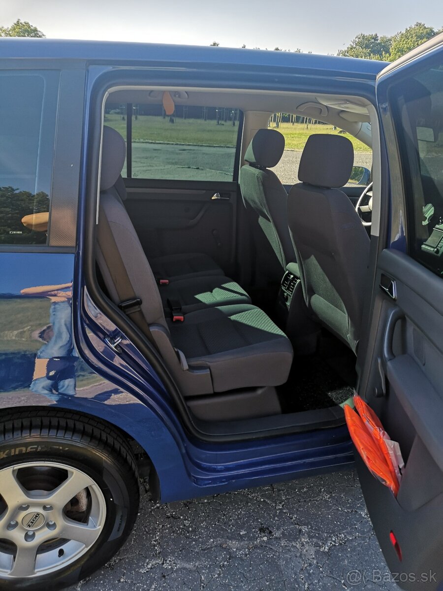 Volkswagen Touran AUTOMAT s park. senzorom - 12