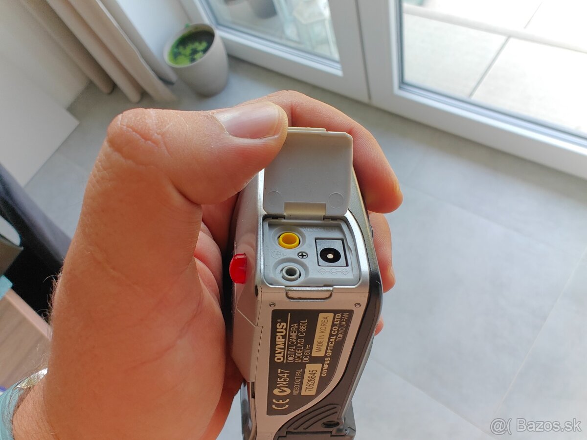 Olympus Camedia Digital Camera C-860L (1990) - 12