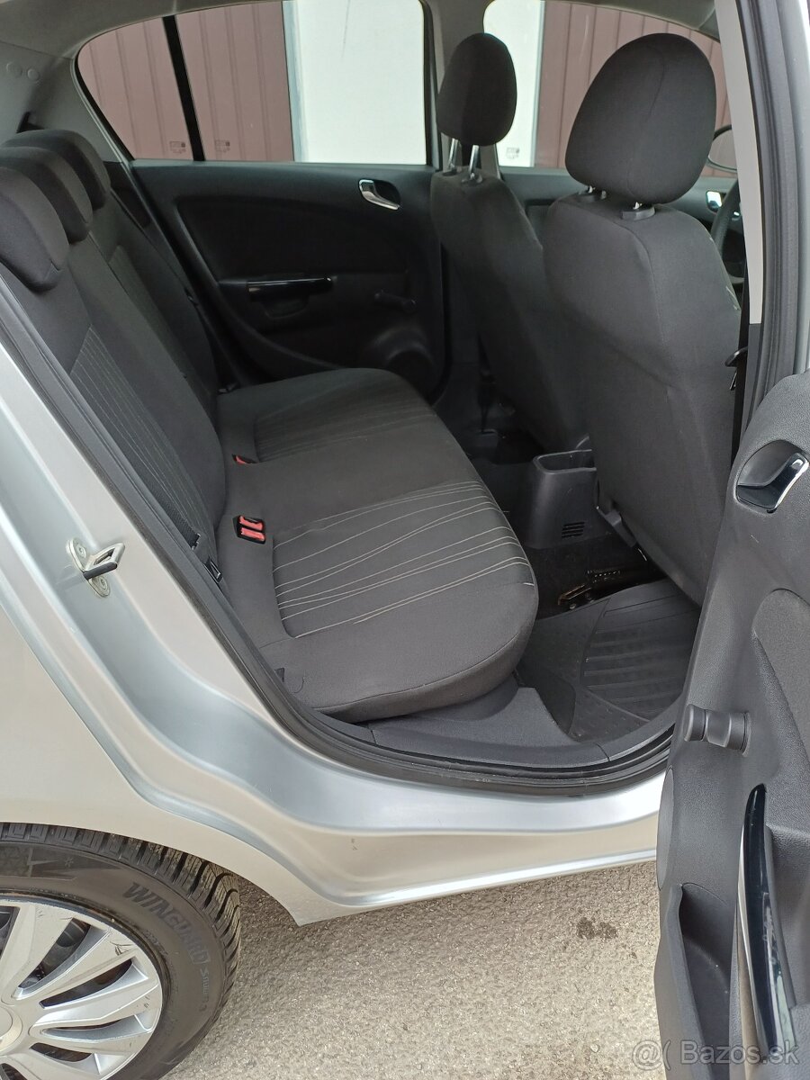Opel Corsa 1,2 - 87 000 Km - klimatizácia - 12