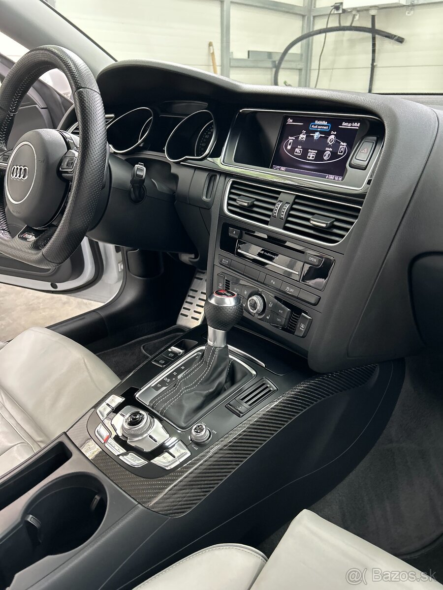 Audi RS5 V8 4.2 FSI quattro S-tronic - 12