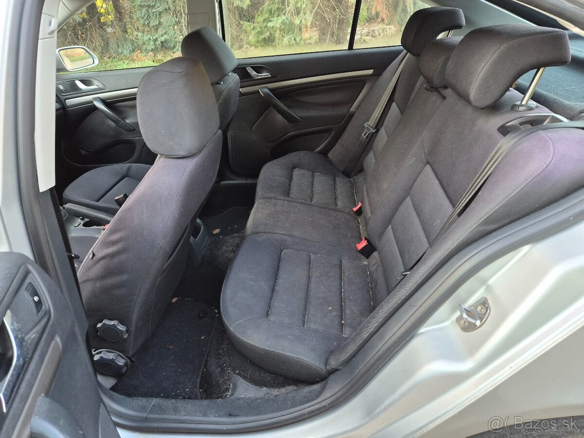 Škoda Octavia 1.6 MPi - 12