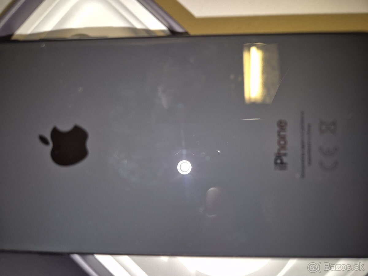 Apple iPhone 8, Space grey, 68 GB + AirPods - 12