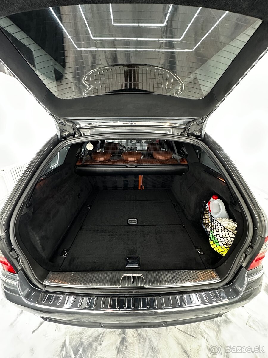 Mercedes Benz E350 V6 4matic - 12