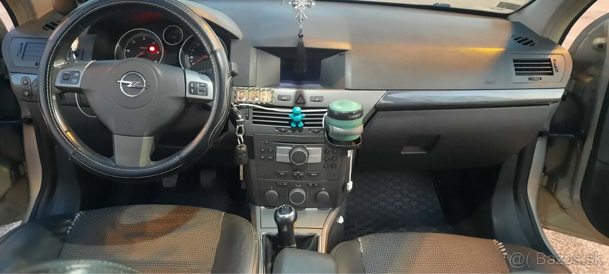 Predám Opel Astra H 1.7 CDTI - 12