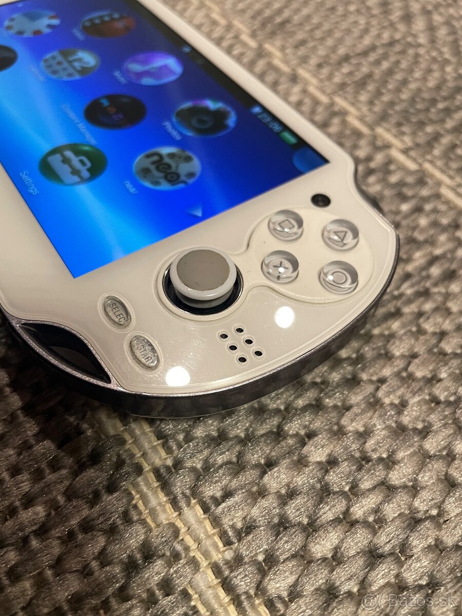 PS VITA PCH-1001 - OLED biela +4gb - 12