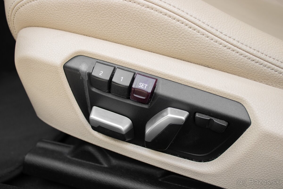 BMW 330i xDrive - 12