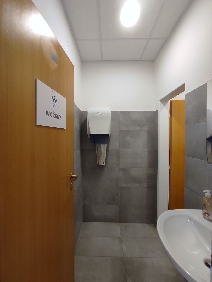 Priestor vhodný na fyzio, masáže, kliniku s parkovaním 394m2 - 12