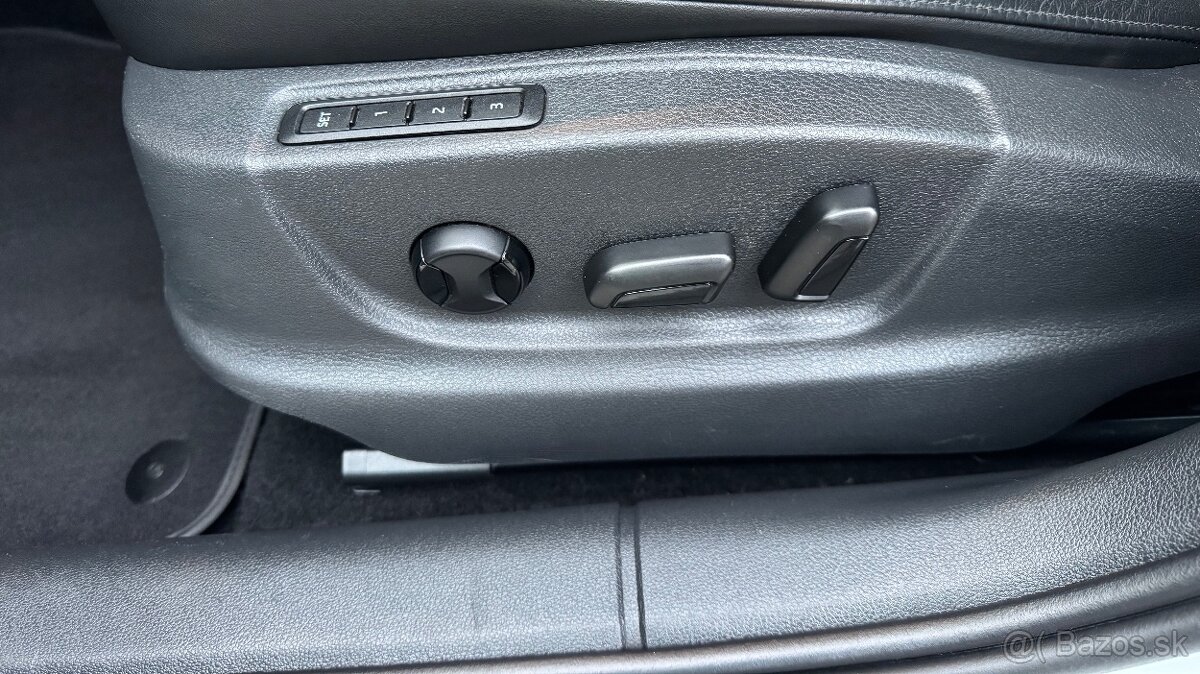 Škoda Octavia Combi SCOUT 2,0 TDI DSG 4x4 135kW Kamera ACC - 12