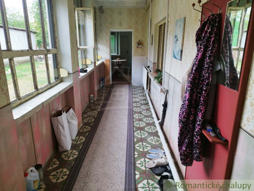 Gazdovský dom s dvomi prístupmi na 1310 m2 pozemku v Čate - 12