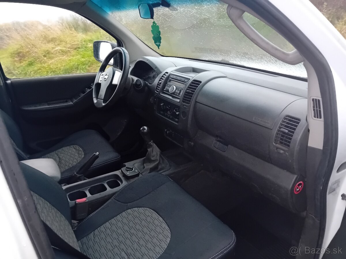 Nissan Navara 2,5 dci 4x4 nová STK a EK REZERVOVANÉ - 12