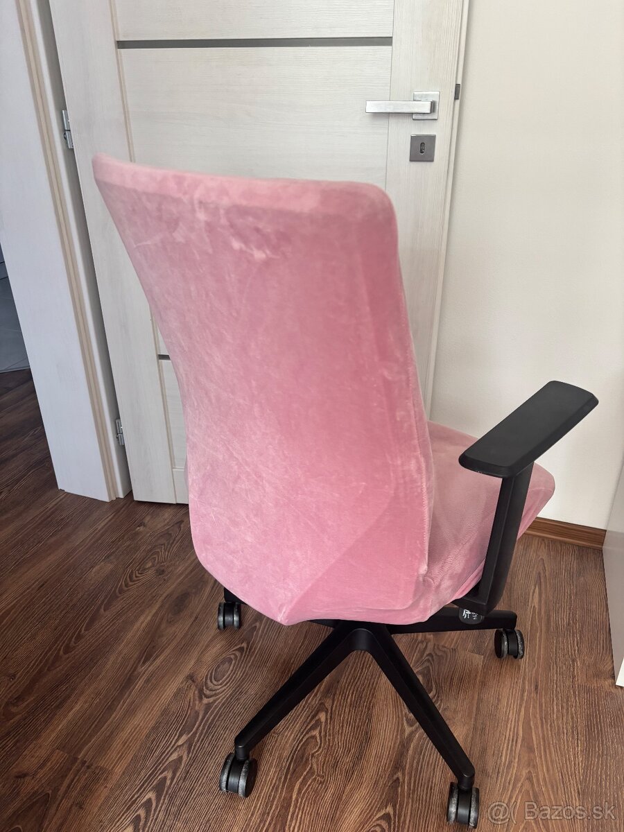 Kancelárska čierna stolička - 12