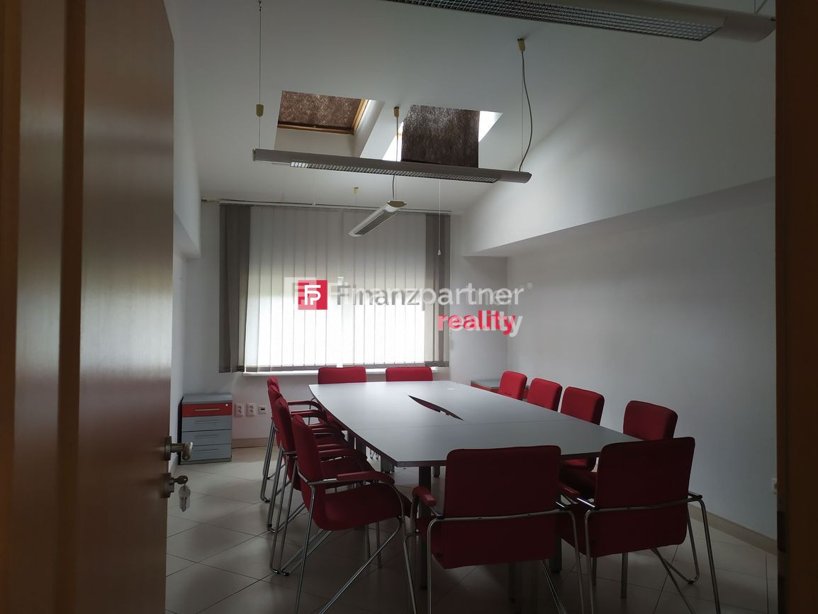 Obchodno-administratívny objekt s veľkým skladovým priestoro - 12