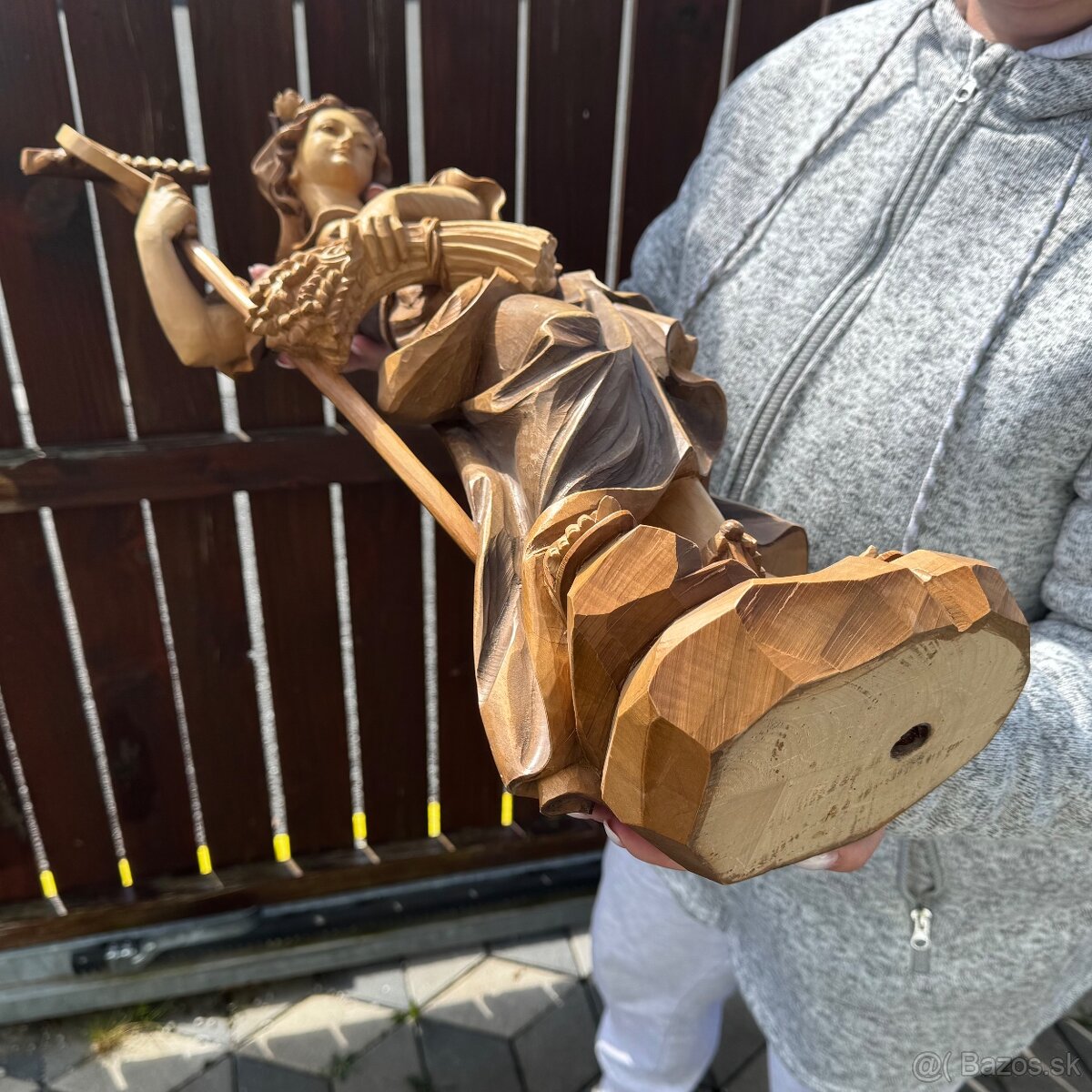 Krásná dřevěná socha svatá Notburga - 12