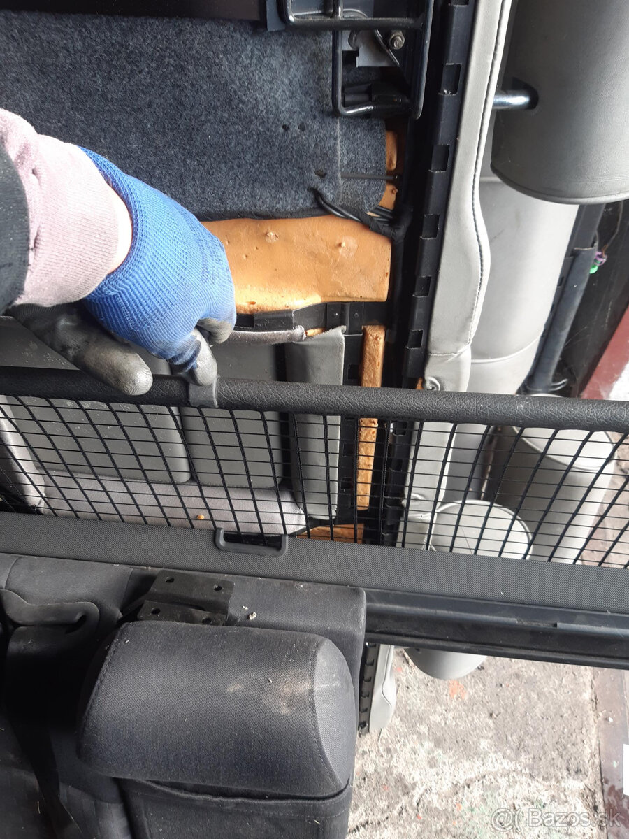 AUDI A6 C5 - sedačky + roleta - 12