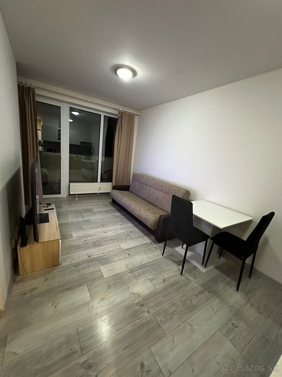 Dám do prenájmu 1.5 izbový byt komplet zariadený s balkónom - 12