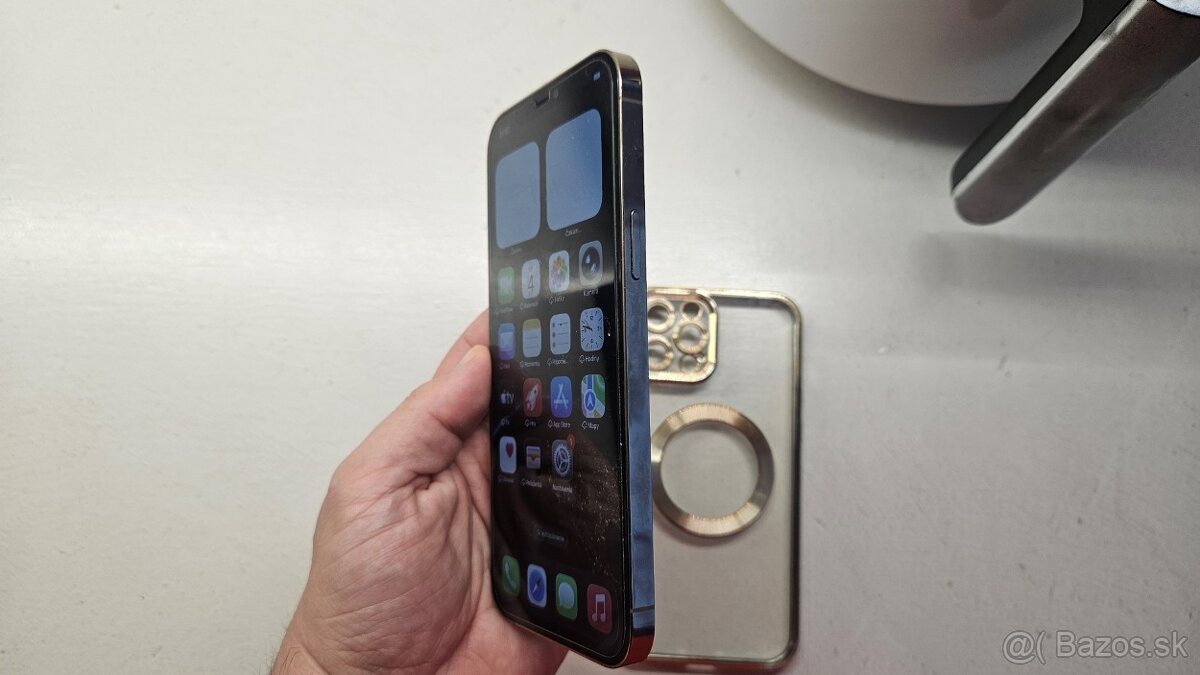 Apple iPhone 12 Pro Max 128GB - jemná puklina, nová bat. - 12