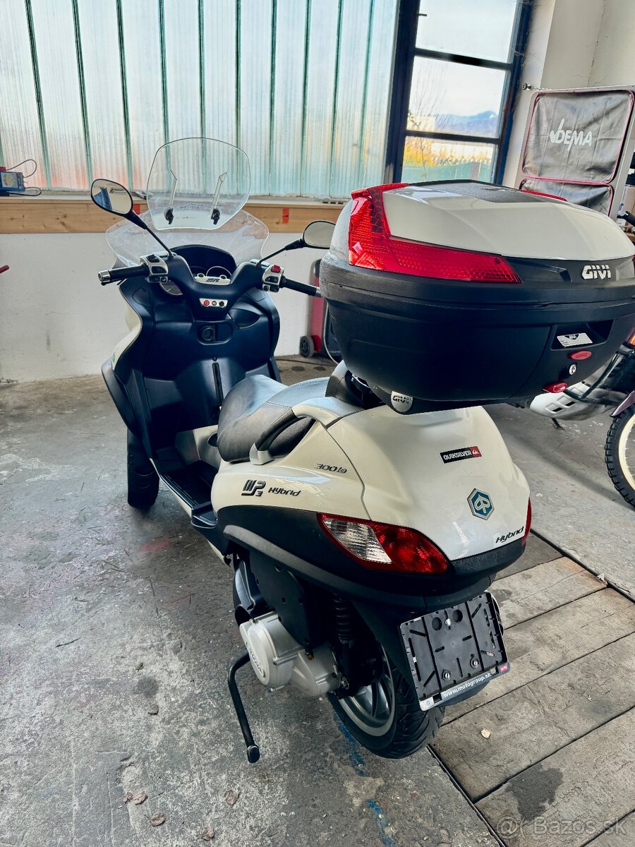 Piaggio MP3 300ie HYBRID - vodičak “B” - 12