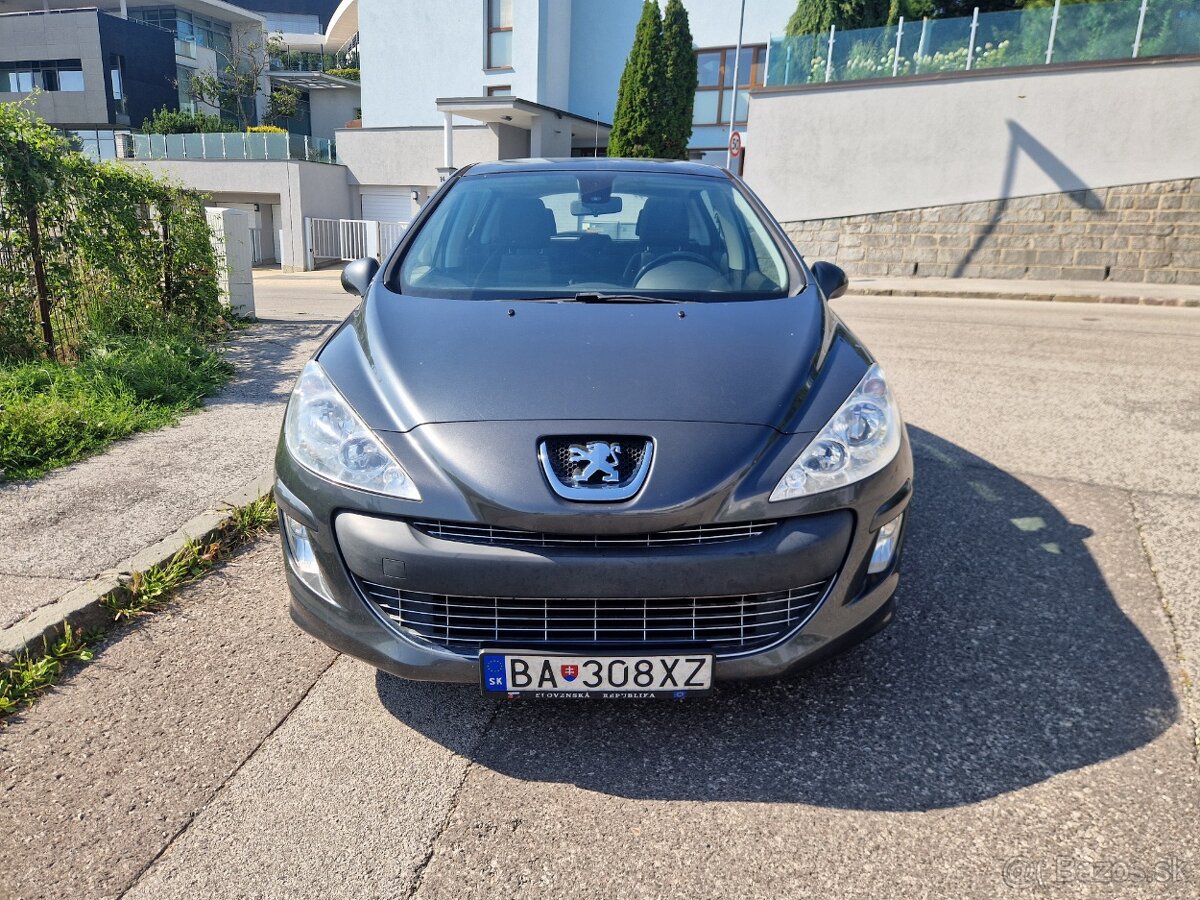 Peugeot 308 hatchback benzín 1,6 rok 2010 - 12